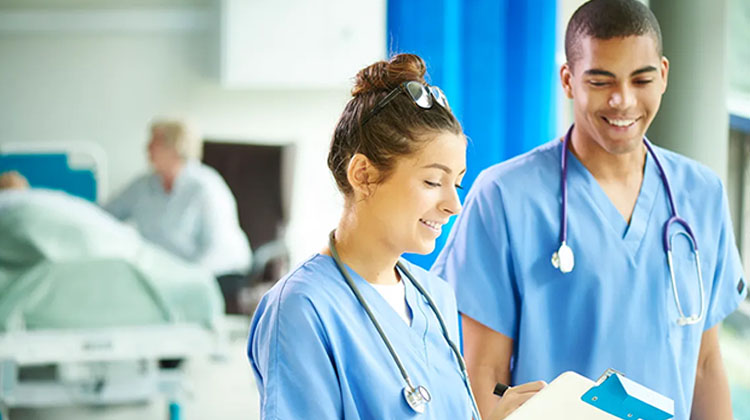 Post-bac et Parcoursup : pourquoi pas infirmier ou infirmière ? © Getty / sturti