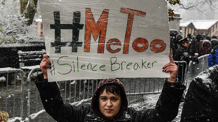 #MeToo devant le Trump International Hotel le 9 décembre 2017 à New York. ©AFP - Stephanie Keith